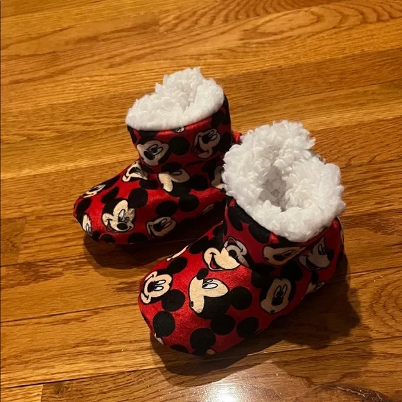 Mickey Mouse Red 2T / Boy / Kids Slippers NWOT - Picture 2 of 4
